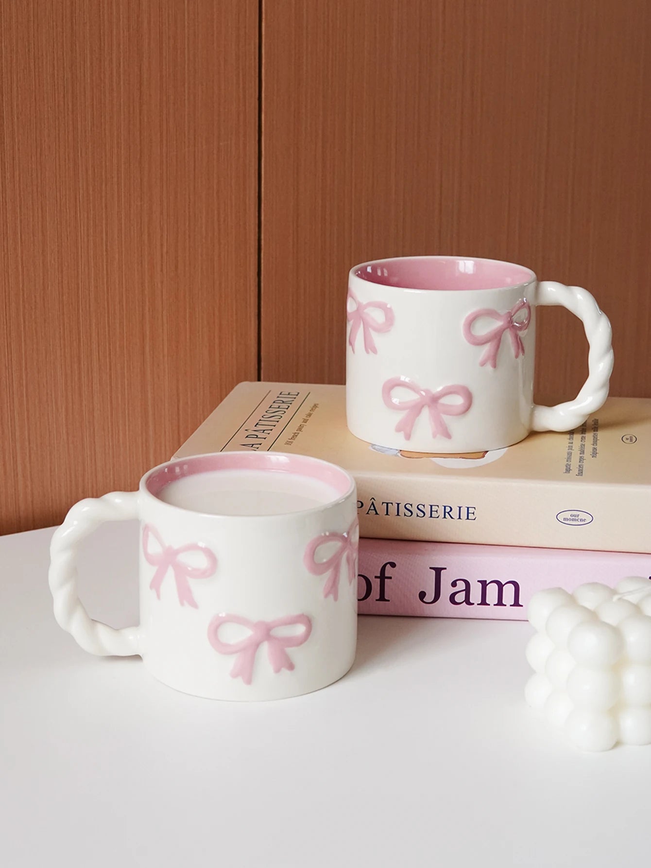 1Pc13.4Oz Pink Bow Ceramic Mug, Twist Handle Ceramic Mug, Exquisite and Simple Pink Embossed Mug, Suitable for Coffee Shop Latte Art Mug, Home Decoration Drinking Utensils, Kitchen Living Room Bedroom Drinking Cup, Gift Givin