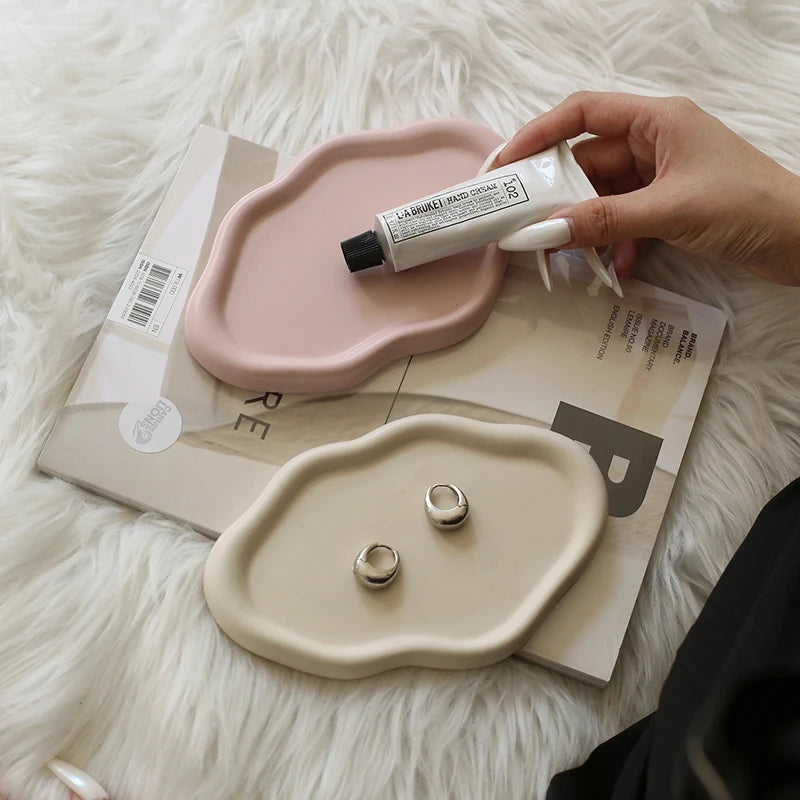 1Pc Irregular Cloud Ceramic Jewelry Tray Key Storage Ornament Display Tray Jewelry Tray Suitable for Home Decoration Living Room Bedroom Jewelry Storage Entry Entrance Storage Jewelry Tray Gift Gift