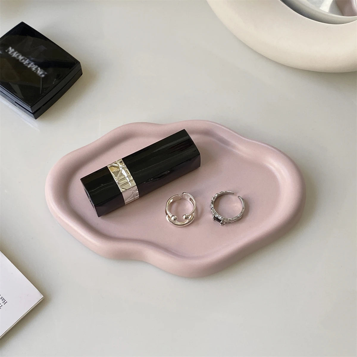 1Pc Irregular Cloud Ceramic Jewelry Tray Key Storage Ornament Display Tray Jewelry Tray Suitable for Home Decoration Living Room Bedroom Jewelry Storage Entry Entrance Storage Jewelry Tray Gift Gift